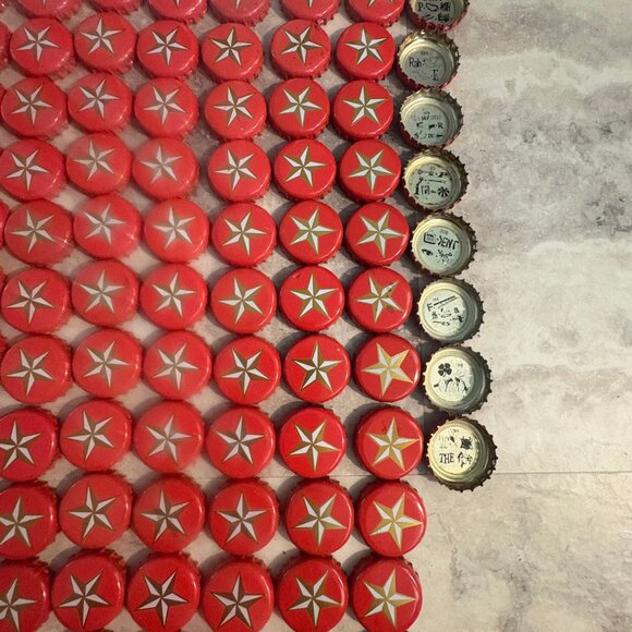 118 LONE STAR BEER BOTTLE CAPS Puzzles Riddles Guessing Games Texas Fun Red - Picture 3 of 4